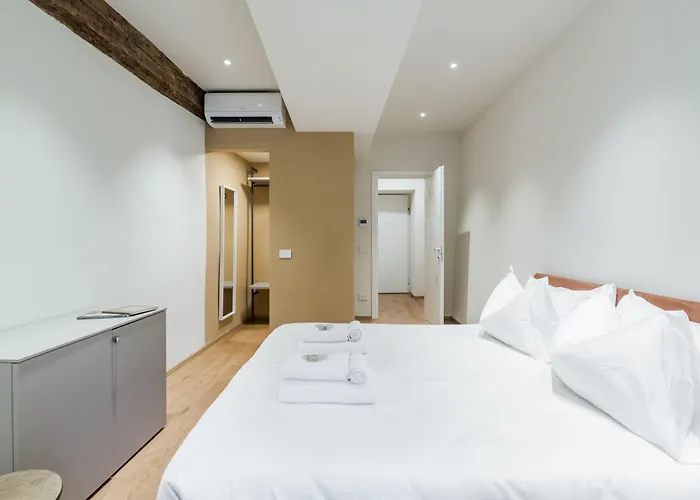 History And Design Facing The Old Port * Janov