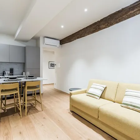 History And Design Facing The Old Port * Genua