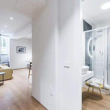 Apartment History And Design Facing The Old Port *