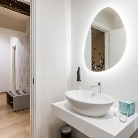 History And Design Facing The Old Port Apartment