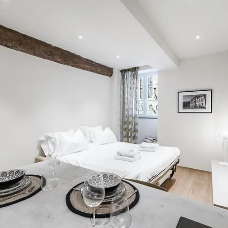 History And Design Facing The Old Port Apartament *